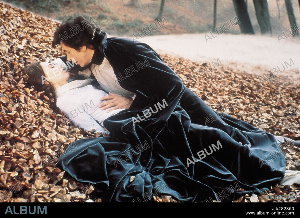 FRANK LANGELLA and KATE NELLIGAN in DRACULA, 1979, directed by JOHN BADHAM. Copyright UNIVERSAL PICTURES.