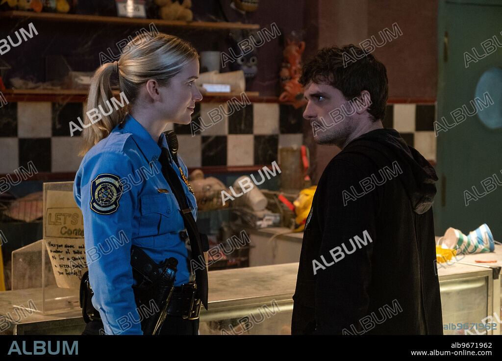 ELIZABETH LAIL and JOSH HUTCHERSON in FIVE NIGHTS AT FREDDY'S, 2023, directed by EMMA TAMMI. Copyright Blumhouse Productions / Striker Entertainment.