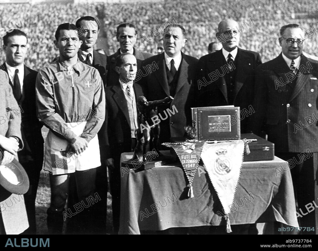 Stadiums - Chamartin. Inauguration of the new Chamartin that would later become the Bernabeu stadium. It was in a real Madrid-os Belenenses in December 1947. Pedro Parages, Ex-president of Madrid and Chulilla, Ex-secretary They offered a tribute to Bernabeu on behalf of the club.