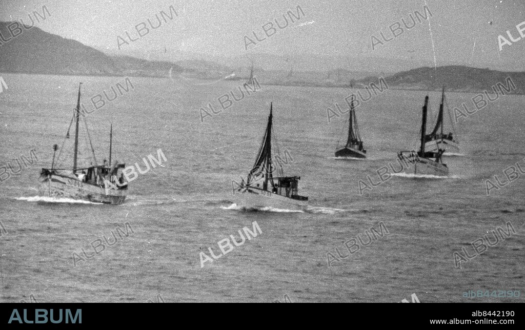 Strömstad 1956-07-03 - Badreportage - *** Local Caption *** Box bildsidor 1954-1959. Foto: Arne Alfredsson GT Badreportage brun påse - Krep 2013-09. KAMERAREPORTAGE.