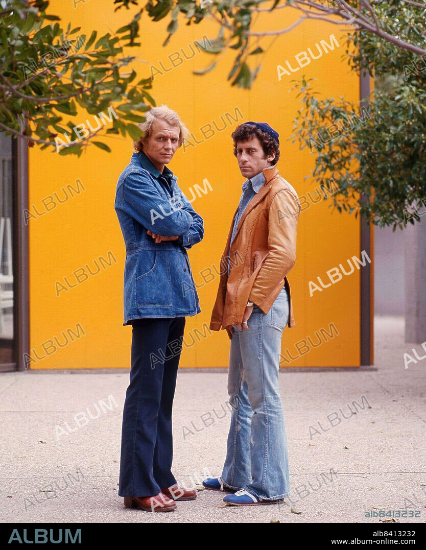 DAVID SOUL and PAUL MICHAEL GLASER in STARSKY AND HUTCH, 1975, directed by DON WEIS, EARL BELLAMY, GEORGE MCCOWAN and PAUL MICHAEL GLASER. Copyright SPELLING-GOLDBERG PRODUCTIONS.