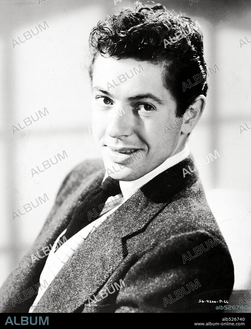 FARLEY GRANGER in I WANT YOU, 1951, directed by MARK ROBSON. Copyright RKO RADIO PICTURES.