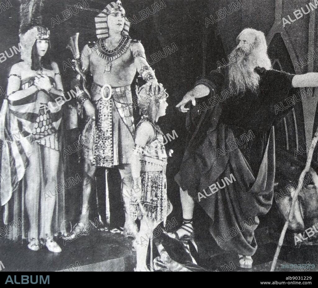 The Ten Commandments', 1923. Moses (Theodore Roberts) tells Pharaoh ...