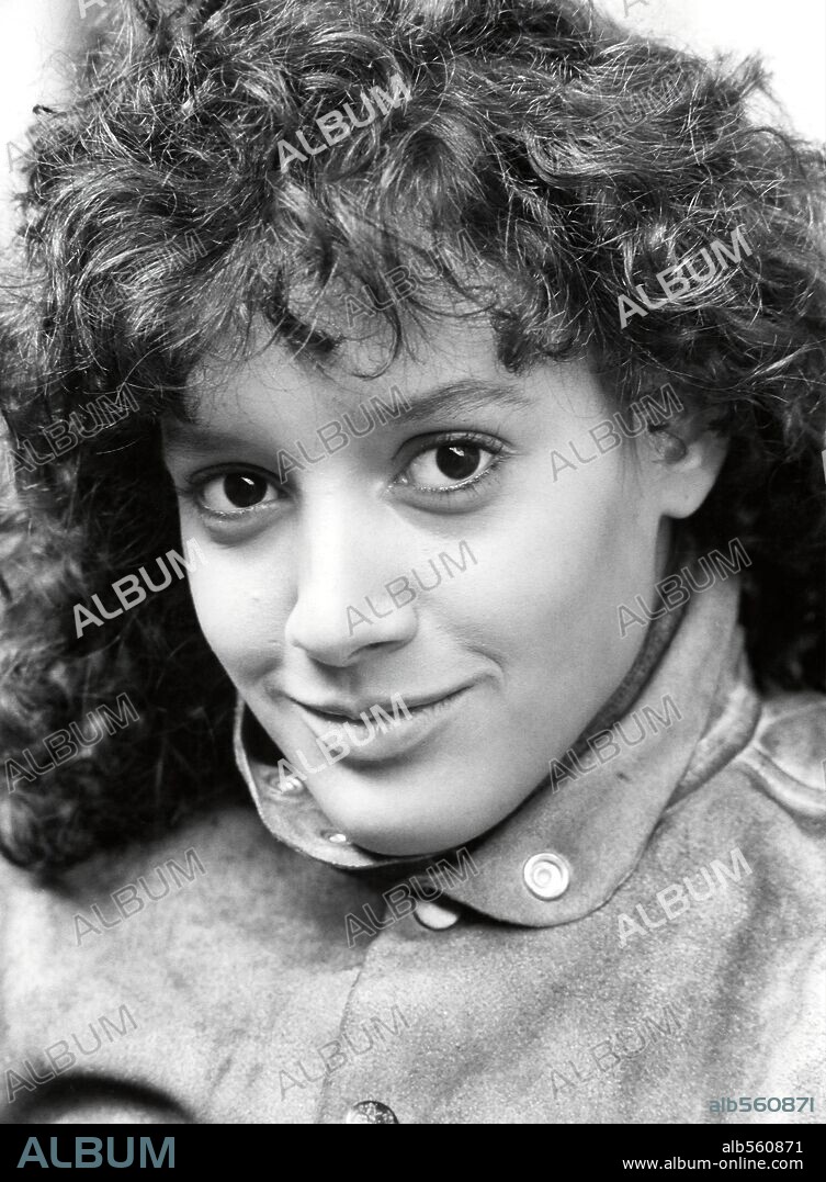 JENNIFER BEALS.  1983