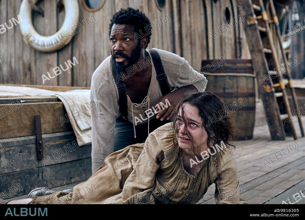 AISLING FRANCIOSI and COREY HAWKINS in THE LAST VOYAGE OF THE DEMETER, 2023, directed by ANDRE OVREDAL. Copyright Universal Pictures / Amblin Partners.