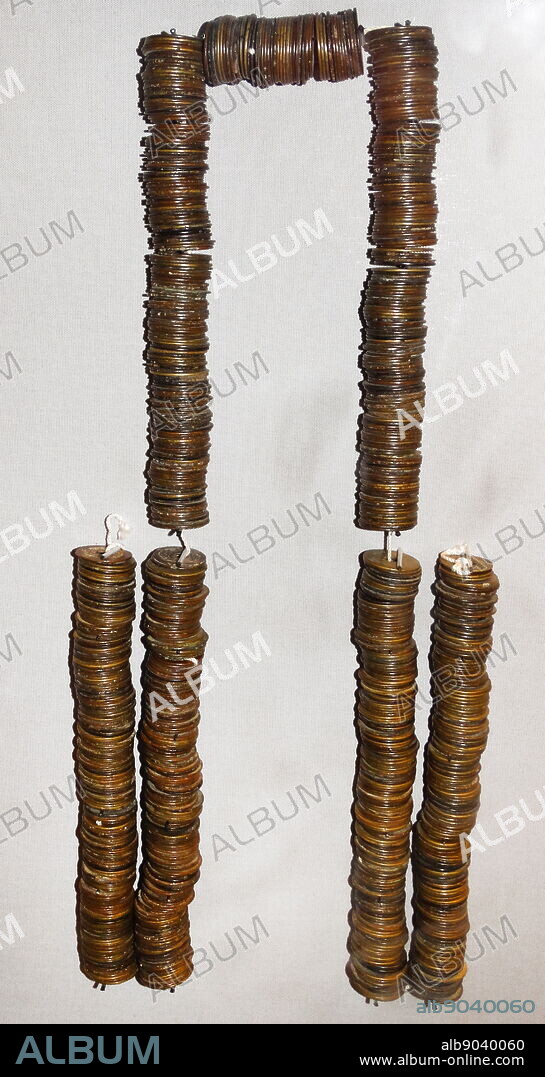 String of 1000 Chinese coins China 1644 1911. Album alb9040060