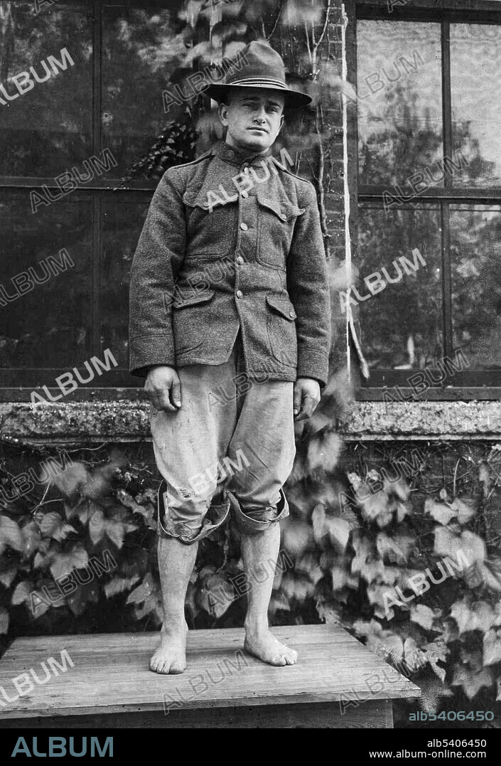 Soldier with Rigid Flat Feet, First World War - Album alb5406450