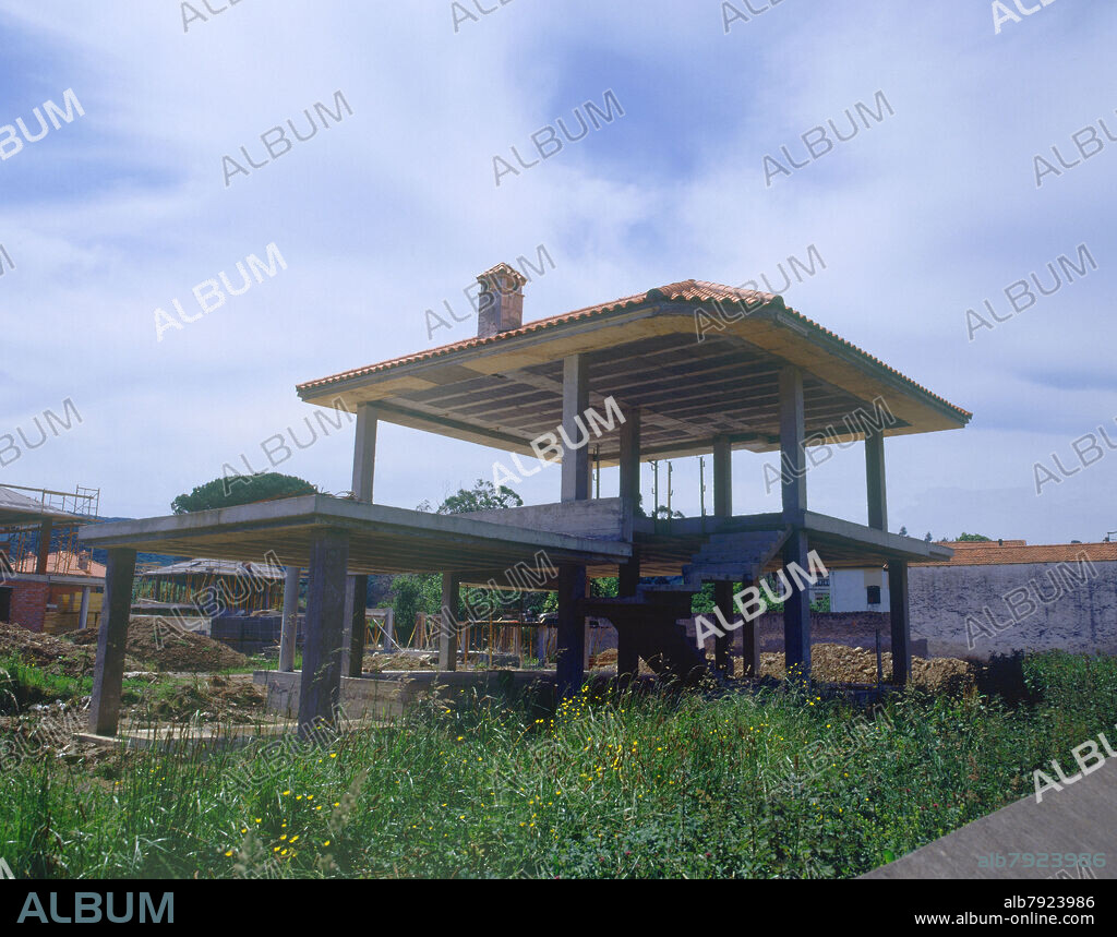 ESTRUCTURA DE UNA CASA EN CONSTRUCCION.