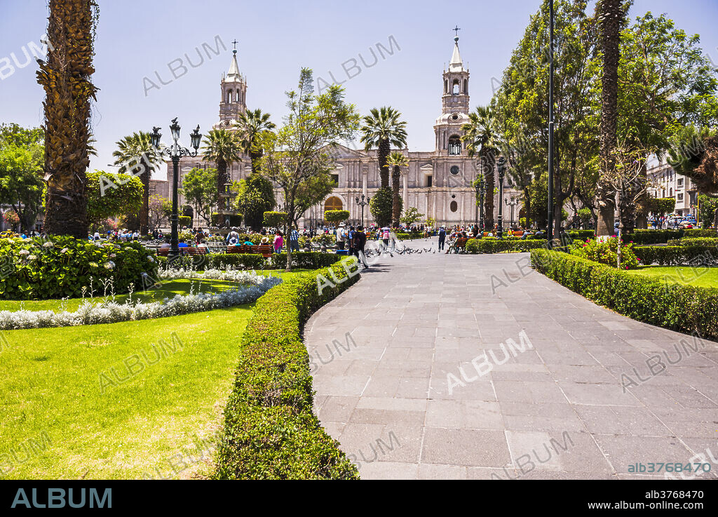 Basilica Cathedral of Arequipa (Basilica Catedral), Plaza de Armas, UNESCO World Heritage Site, Arequipa, Peru, South America.