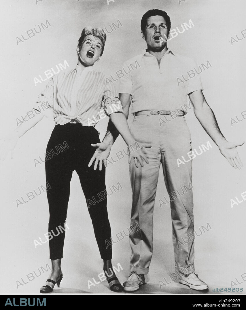 DORIS DAY and JOHN RAITT in THE PAJAMA GAME, 1957, directed by GEORGE ABBOTT and STANLEY DONEN. Copyright WARNER BROTHERS.