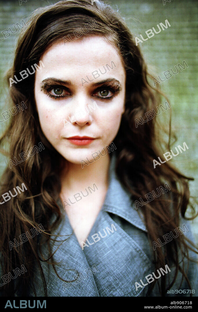 KERI RUSSELL in GRIMM LOVE, 2006 (ROHTENBURG), directed by MARTIN WEISZ. Copyright ATLANTIC STREAMLINE.