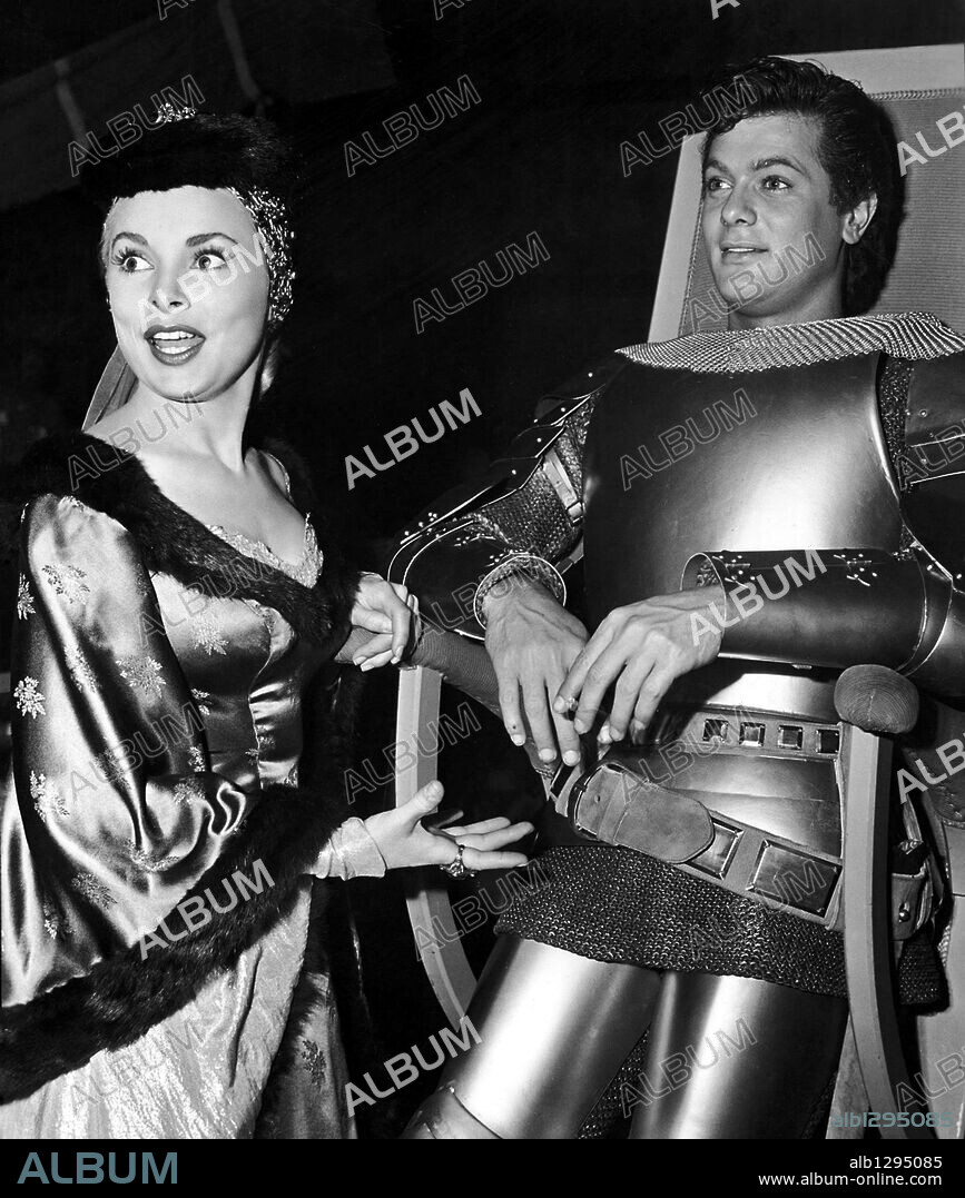 JANET LEIGH and TONY CURTIS in THE BLACK SHIELD OF FALWORTH, 1954, directed by RUDOLPH MATE. Copyright UNIVERSAL PICTURES.