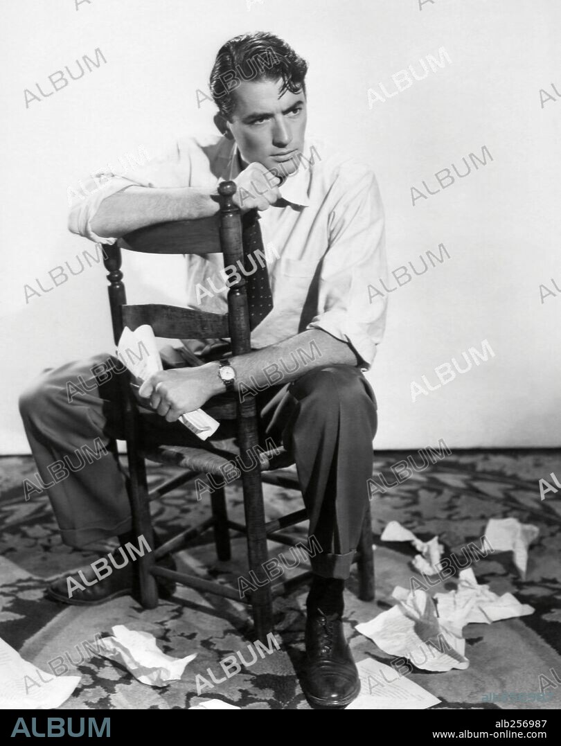 GREGORY PECK in GENTLEMAN'S AGREEMENT, 1947, directed by ELIA KAZAN. Copyright 20TH CENTURY FOX.