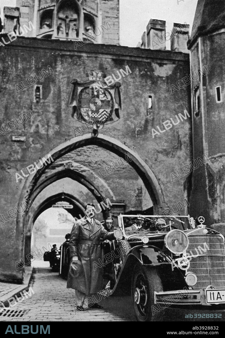 Adolf Hitler visiting Landsberg fortress, Germany, 1934. Hitler (1889-1945) was imprisoned for 8 months at Landsberg for his part in the failed Munich Beer Hall Putsch of 9 November 1923. The prison was later used to incarcerate and execute prisoners convicted of war crimes after the end of World War II. A print from Adolf Hitler. Bilder aus dem Leben des Führers, Hamburg: Cigaretten/Bilderdienst Hamburg/Bahrenfeld, 1936.