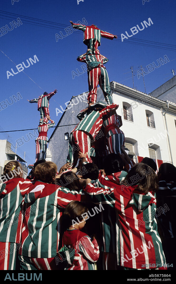 Fiesta Mayor en Algemesí; La Muixeranga, torre humana (comarca de La Ribera Alta).