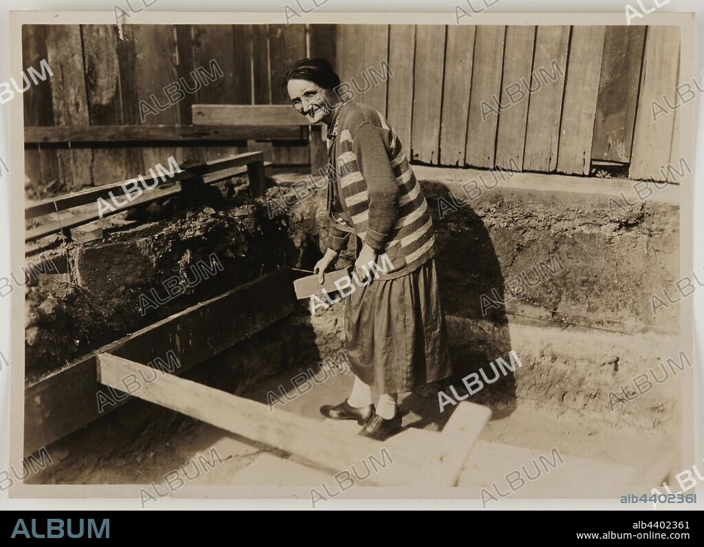 Photograph, Miss B Kingston, Laying First Brick, Building 4, Abbotsford,  Victoria, 30 Apr 1928, Photograph showing the ceremonial laying of the  first brick for Building 4 - Album alb4402361