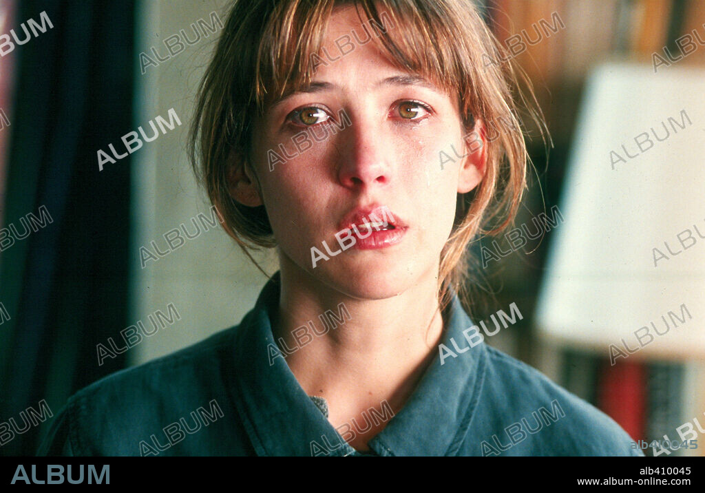 SOPHIE MARCEAU in FIDELITY, 2000 (LA FIDELITE), directed by ANDRZEJ ZULAWSKI. Copyright GEMINI FILMS/FRANCE 3 CINEMA/MADRAGOA FILMES.