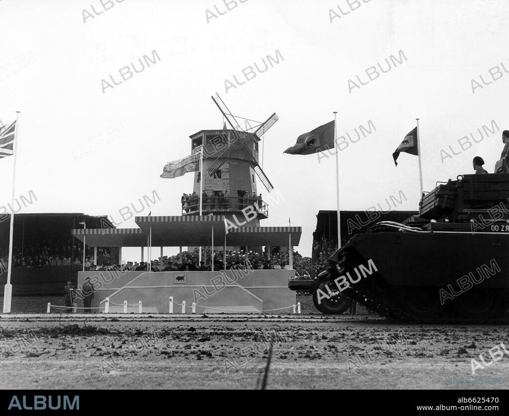 Tanks roll past the honorary tribune during a parade of British army in honour of Princess Margaret's visit in Paderborn-Sennelager on the 14th of July in 1954. 14/07/1954