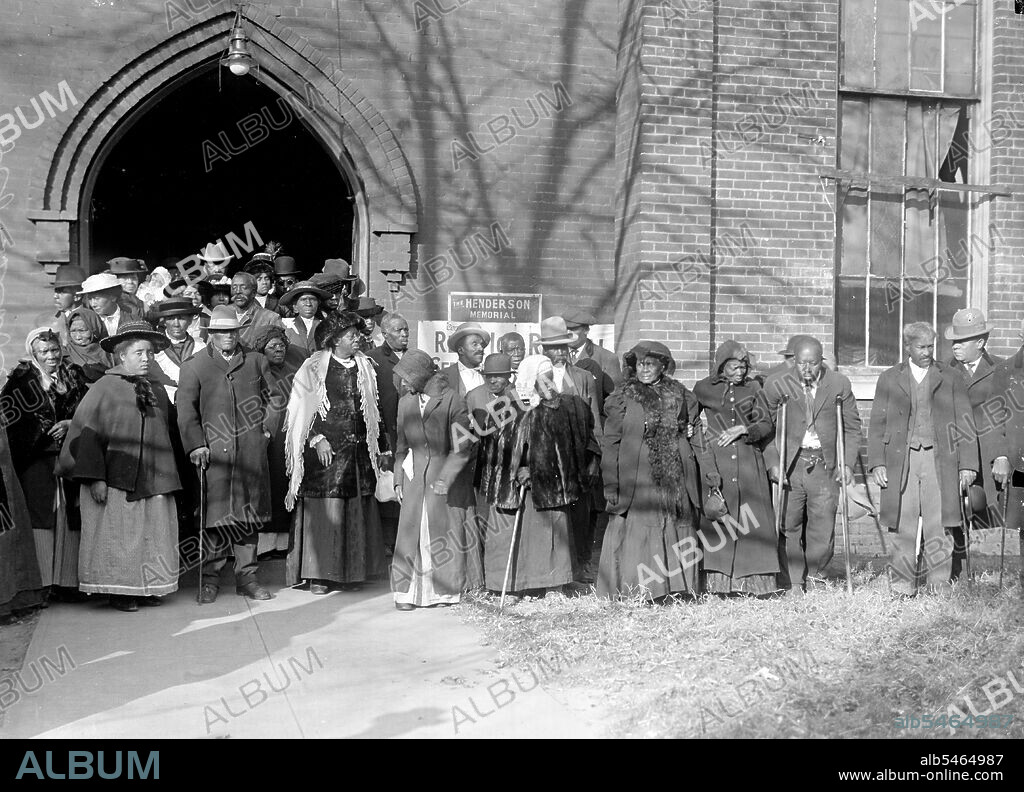 SLAVES REUNION. ANNIE PARRAM, AGE, 104; ANNA ANGALES, AGE 105; ELIZABETH BERKELEY, 125; SADIE THOMPSON, 110 ca.1917.