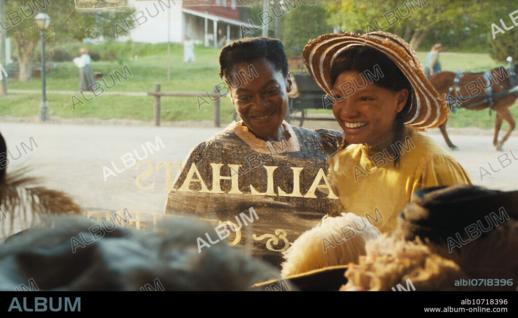 HALLE BAILEY and Phylicia Pearl Mpasi in THE COLOR PURPLE, 2023, directed by BLITZ BAZAWULE. Copyright Amblin Entertainment/Harpo Films/Quincy Jones Productions (QJP)/Scott Sanders Productions/Warner Bros. / Ade, Eli Joshua.