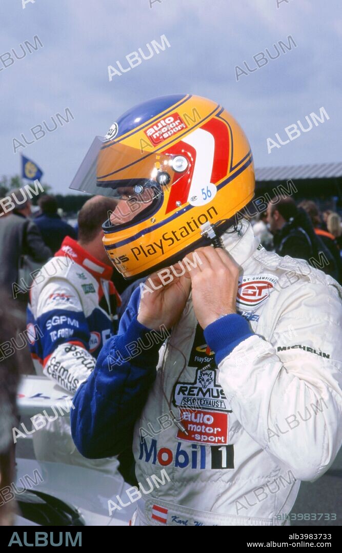 Karl Wendlinger dons helmet.FIA GT 500 championship, Silverstone 1999.