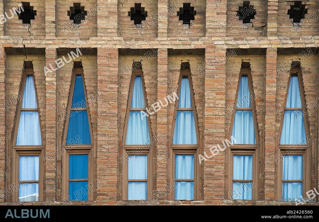 ANTONI GAUDÍ. Teresian School. Detail of the rear facade.