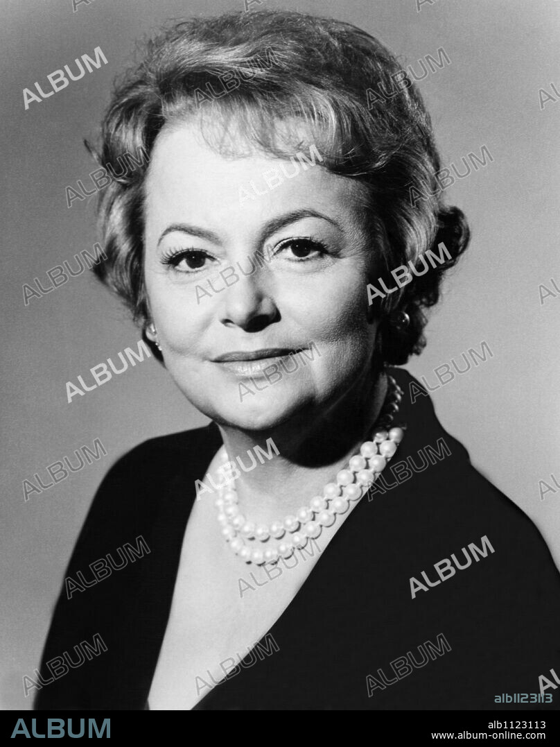 OLIVIA DE HAVILLAND in AIRPORT 77, 1977, directed by JERRY JAMESON.  Copyright UNIVERSAL PICTURES. - Album alb1123113