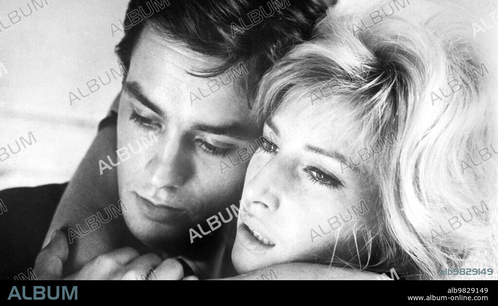 ALAIN DELON and MONICA VITTI in THE ECLIPSE, 1962 (L' ECLISSE), directed by MICHELANGELO ANTONIONI. Copyright INTEROPA-CINERIZ-PARIS/TIMES.