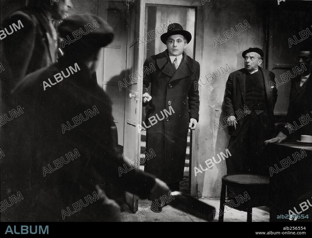 GUILLERMO MARIN in BARRIO, 1947, directed by LADISLAO VAJDA. Copyright DOPERFILME.