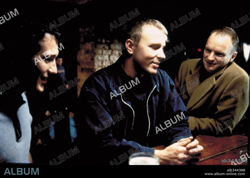 GUY RITCHIE, NICK MORAN and sting in TWO SMOKING BARRELS, 1998 (LOCK, STOCK, AND TWO SMOKING BARRELS), directed by GUY RITCHIE. Copyright HANDMADE FILMS / PEARSON, S.