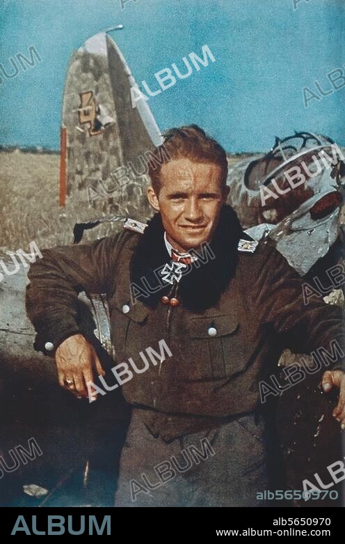 History / World War Two / Aerial Warfare. - German Luftwaffe: Captain von Werra with his Ritterkreuz, awarded in December 1940, killed in action in winter 1941. - PK photo, 1941.