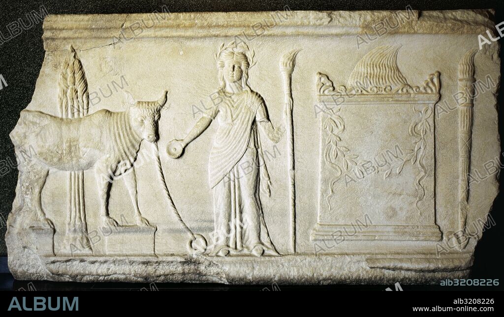 Turkey. Temple of Trajan. Wall relief. Scene of sacrifice of a bull to the Demeter goddess. Imperial rome period. Bergana (Pergamon) Museum. Turkey.