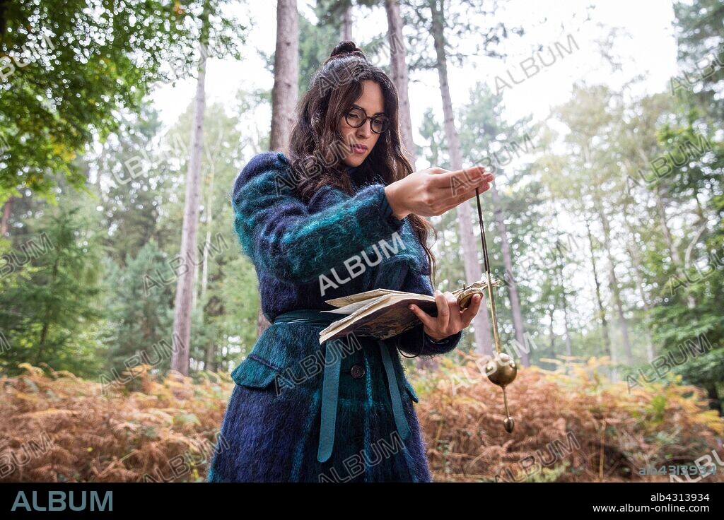 ADRIA ARJONA in GOOD OMENS, 2019, directed by DOUGLAS MACKINNON. Copyright AMAZON STUDIOS.