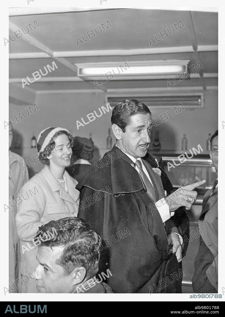 Octubre de 1960. D.Jaime de Mora y Aragón con su hermana Fabiola.