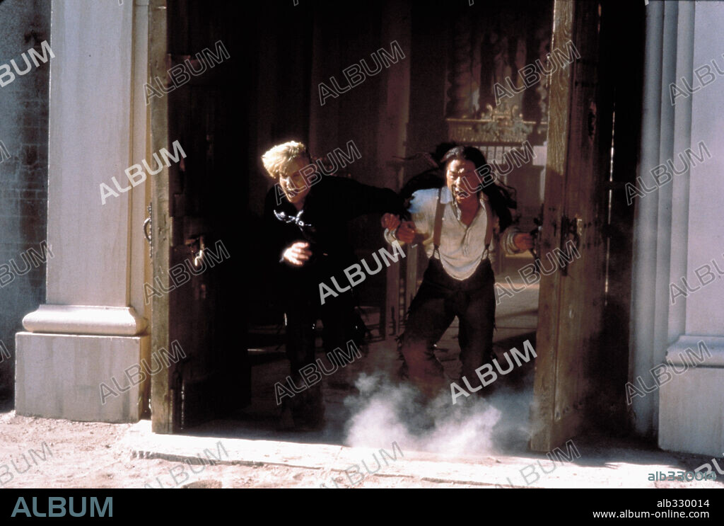 JACKIE CHAN and OWEN WILSON in SHANGHAI NOON, 2000, directed by TOM DEY. Copyright TOUCHSTONE PICTURES.