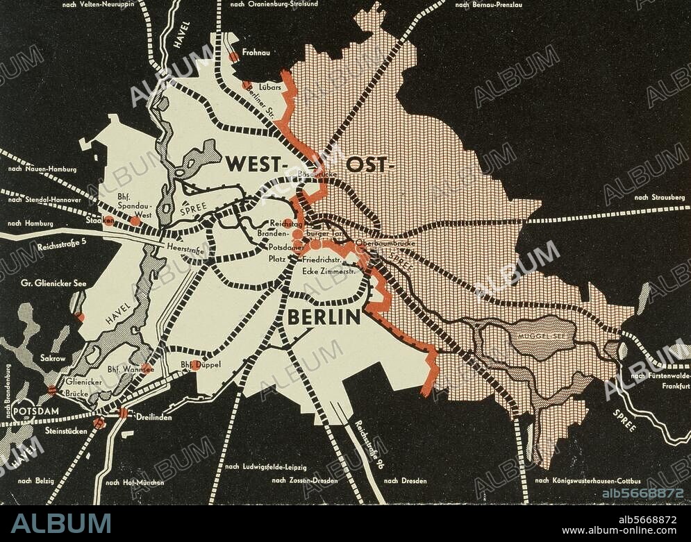 Berlin / "Kalter Krieg". Karte West- und Ost-Berlins mit der Sektorengrenze; der Ostteil der Stadt ist ohne Eintragungen (straffiert). Rückseite einer Broschüre des Bundesministeriums für Gesamtdeutsche Fragen, mit dem Titel: "Freie Stadt zwischen Stacheldraht", 1959.