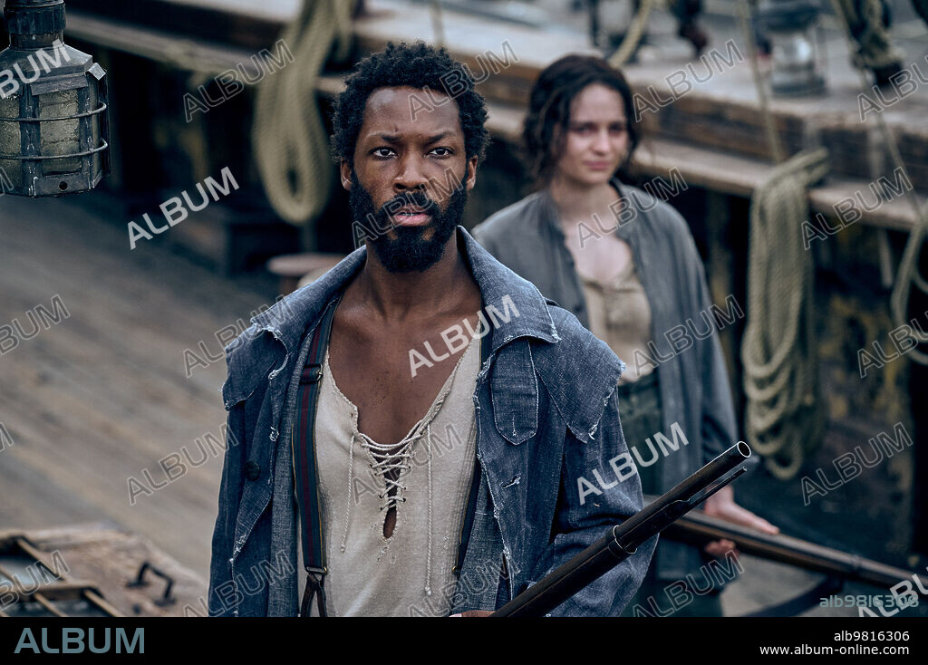 AISLING FRANCIOSI and COREY HAWKINS in THE LAST VOYAGE OF THE DEMETER, 2023, directed by ANDRE OVREDAL. Copyright Universal Pictures / Amblin Partners.