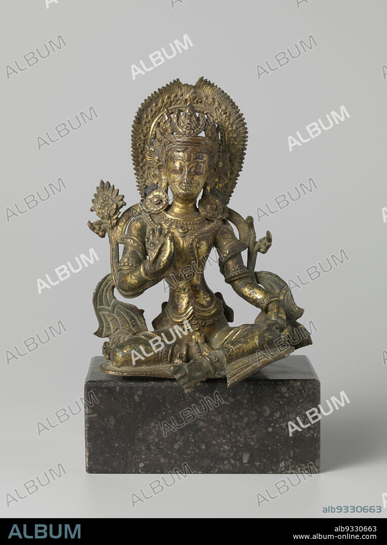 Indra | Indrani, Indrani, Gilt bronze statue of the goddess Indrani, belonging to the statue of Indra. On pedestal., brazier: anonymous, Nepal, c. 1500 - c. 1600, bronze (metal), gilding (material), height 17.5 cm × width 10 cm × depth 9 cm.