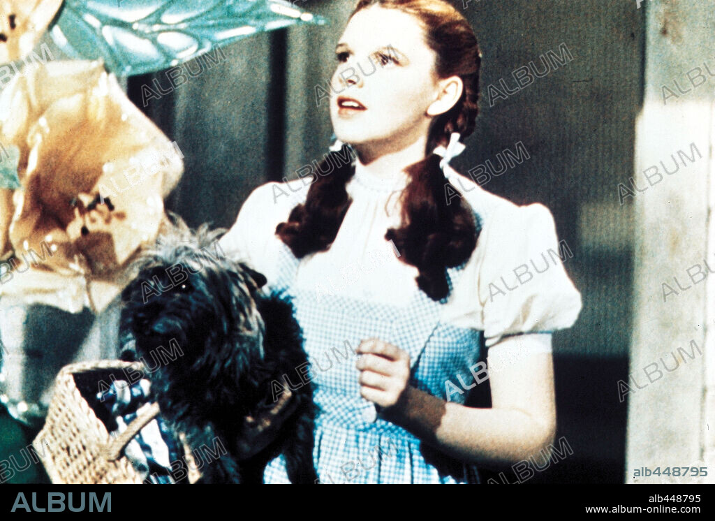 JUDY GARLAND in THE WIZARD OF OZ, 1939, directed by VICTOR FLEMING ...