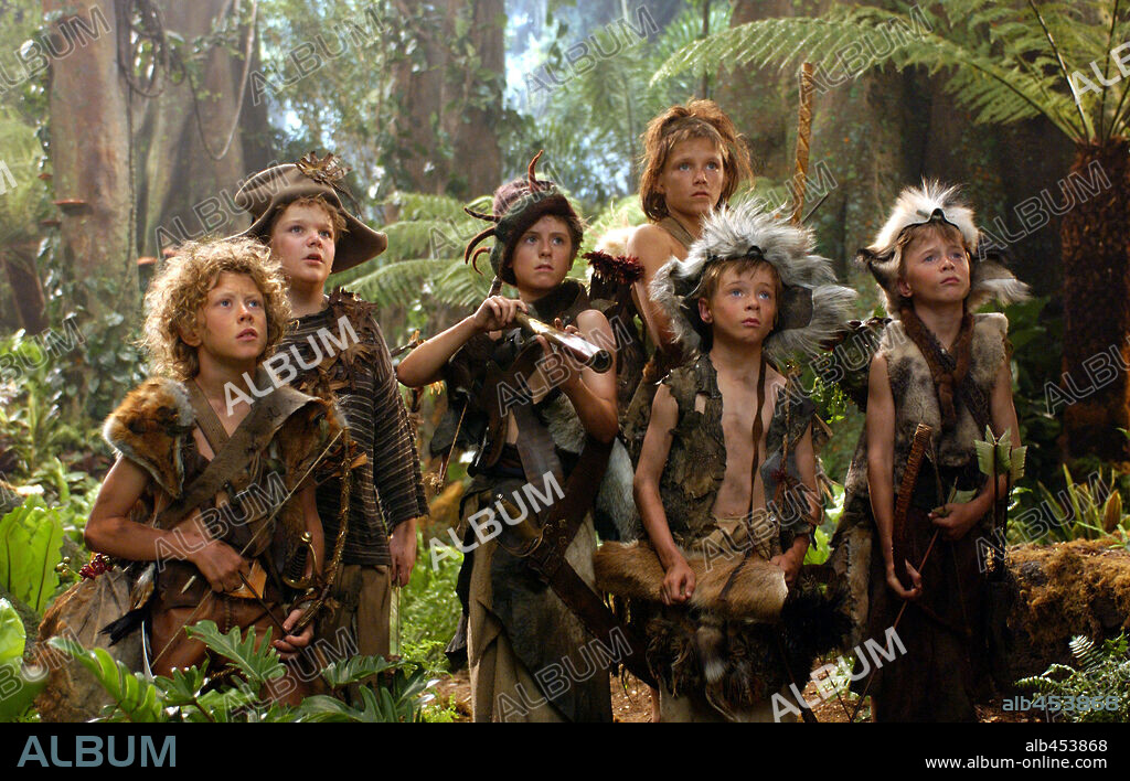 GEORGE MACKAY, HARRY EDEN, LACHLAN GOOCH, PATRICK GOOCH, RUPERT SIMONIAN and THEODORE CHESTER in PETER PAN, 2003, directed by P. J. HOGAN. Copyright UNIVERSAL STUDIOS / BOLAND, JASIN.