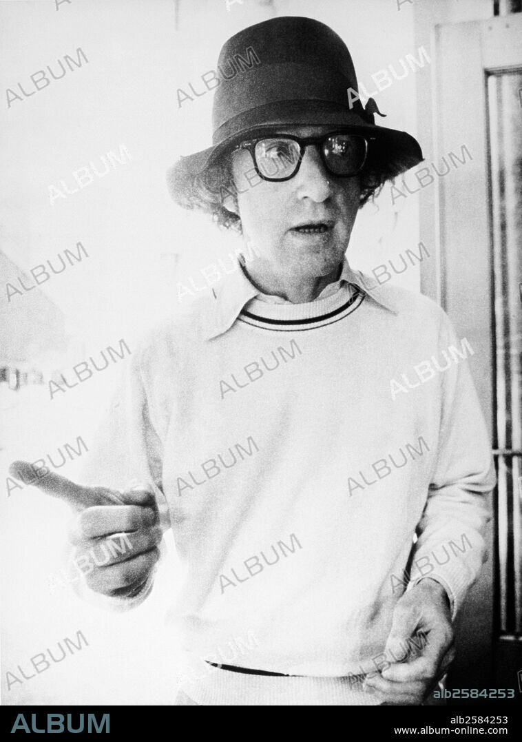 WOODY ALLEN in LOVE AND DEATH, 1975, directed by WOODY ALLEN. Copyright UNITED ARTISTS.