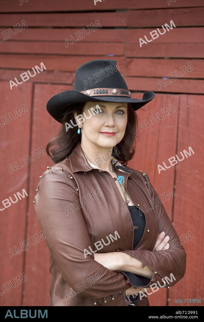 LYNDA CARTER in THE DUKES OF HAZZARD, 2005, directed by JAY CHANDRASEKHAR. Copyright WARNER BROS. / EMERSON, SAM.