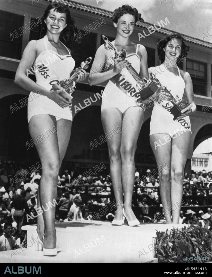 Miss California Winners - Barbara Jane Harris, 20, a native of Colorado,  representing Watsonville, centre, was crowned Miss California of 1955 here  today before 30,000 spe - Album alb5451413