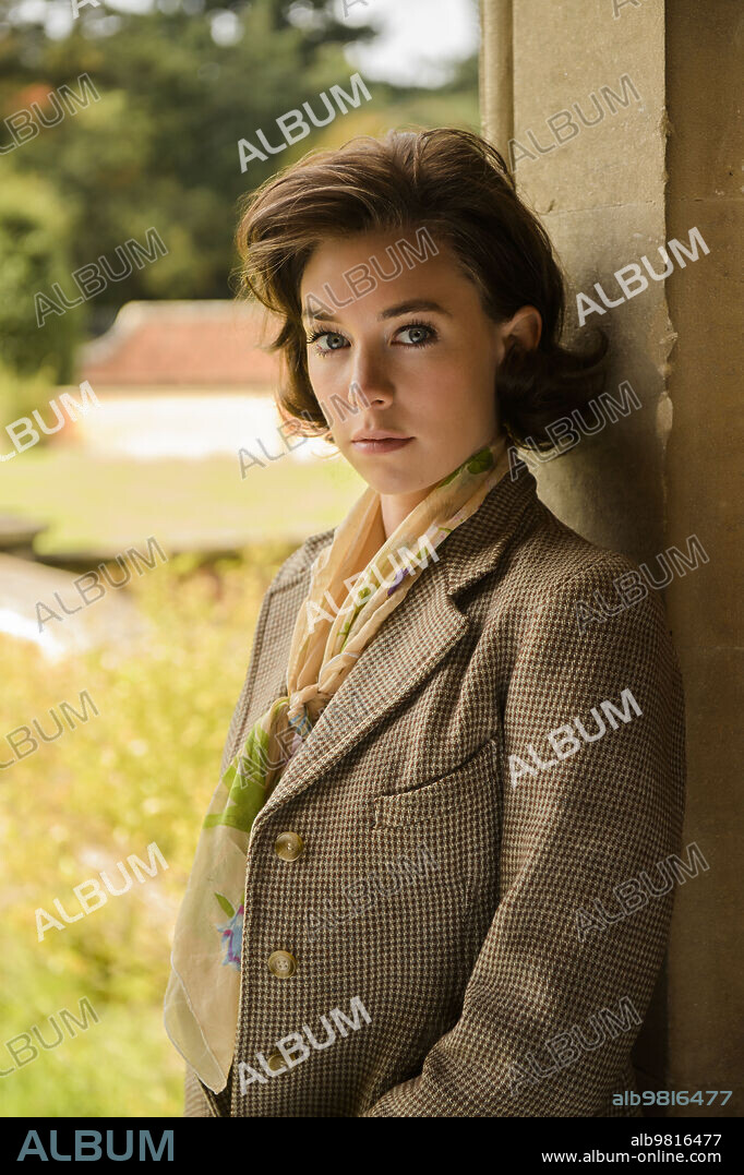 CARLOS I DE INGLATERRA, Elisabeth II d'Angleterre and VANESSA KIRBY. VANESSA KIRBY in THE CROWN, 2016, directed by PETER MORGAN. Copyright LEFT BANK PICTURES/SONY PICTURES TV PROD UK.