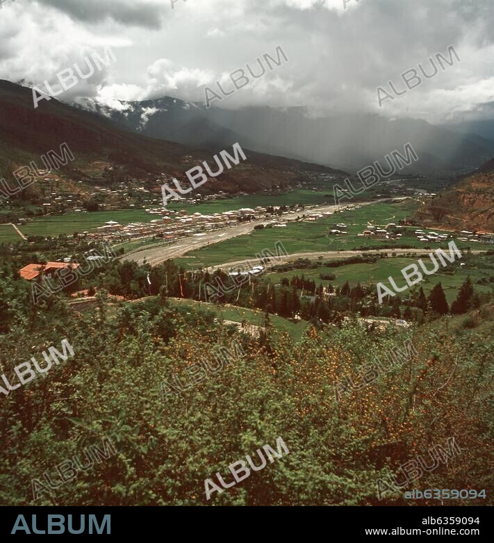 Paro-Tal (Bhutan).-Blick über das Tal.-Foto, undat.