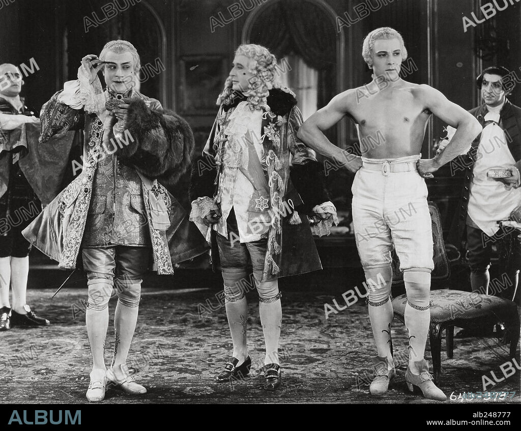 RUDOLPH VALENTINO in MONSIEUR BEAUCAIRE, 1924, directed by SIDNEY OLCOTT. Copyright FAMOUS PLAYERS/PARAMOUNT.