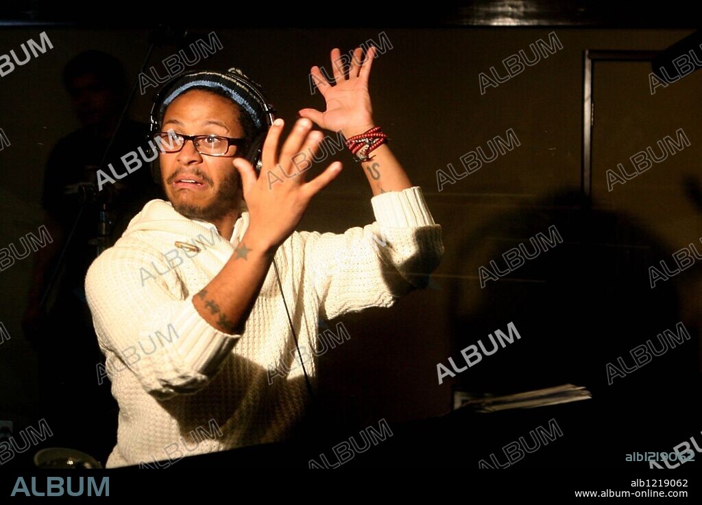 Aug 17, 2009 - Mexico City, Mexico - The singer KALIMBA dubbing Pierre, one of the protagonists of the animated film 'Puss in Boots'. El cantante Kalimba participa en el doblaje de Pierre, uno de los protagonistas del filme animado 'El gato con botas. 17/08/2009