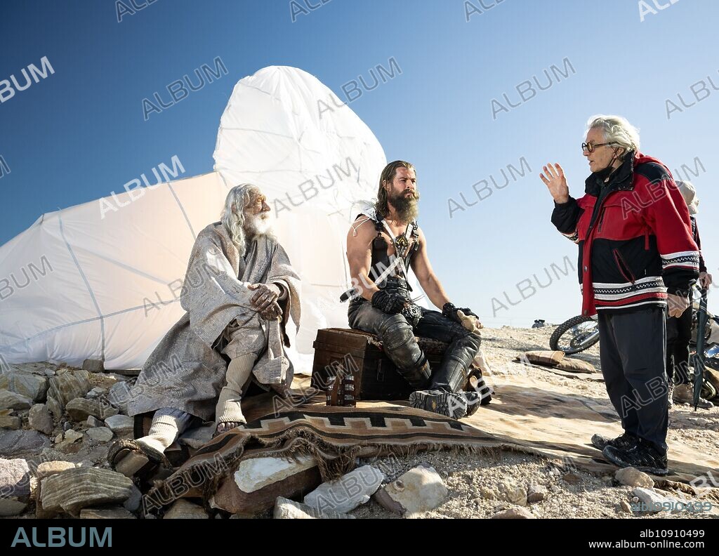 CHRIS HEMSWORTH and GEORGE MILLER in FURIOSA: A MAD MAX SAGA, 2024, directed by GEORGE MILLER. Copyright WARNER BROS.