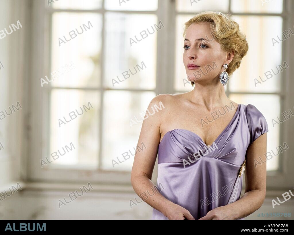 GILLIAN ANDERSON in WAR AND PEACE, 2016, directed by TOM HARPER. Copyright  BBC CYMRU WALES/BBC WORLWIDE/WEINSTEIN COMPANY, THE. - Album alb3398788