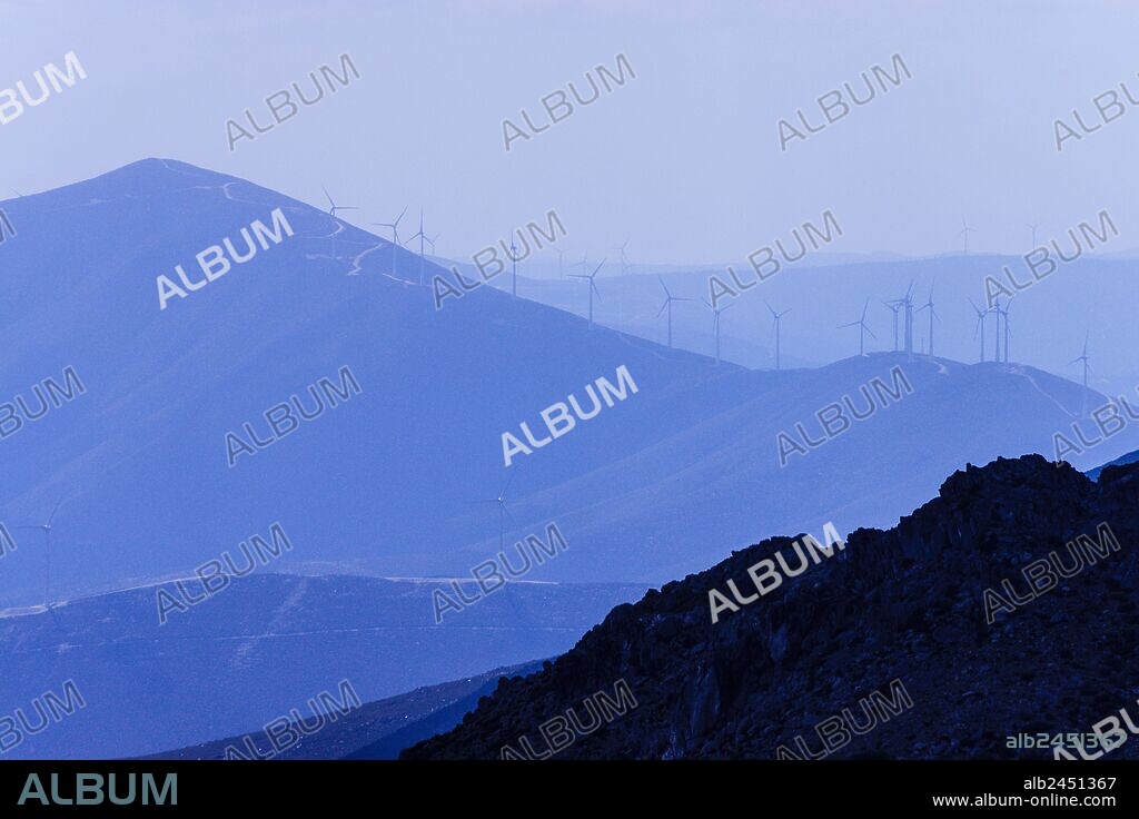 molinos de energia eolica, Serra Da Estrela, Beira Alta, Portugal, europa.